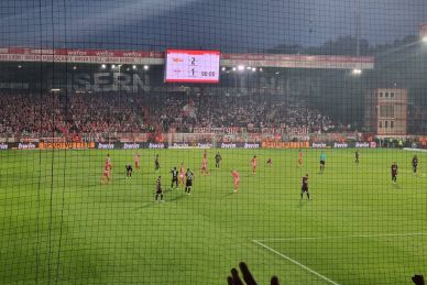 Union Berlin besiegt RB Leipzig mit 2:1